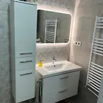 Ildiko's 2 Bedroom Cosy 公寓 *