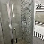 Ildiko's 2 Bedroom Cosy * 布达佩斯