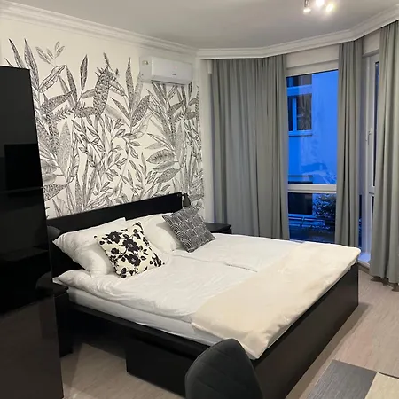 Ildiko's 2 Bedroom Cosy דירה